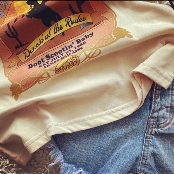 Vintage Texas Graphic Tee In The Perfect Print - Picture 8 of 10